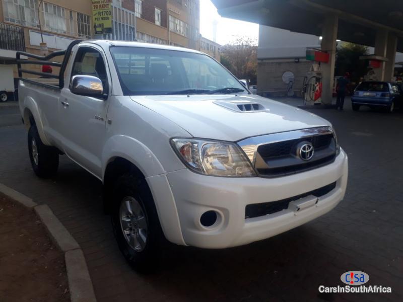 Toyota Hilux Manual 2013 - image 2