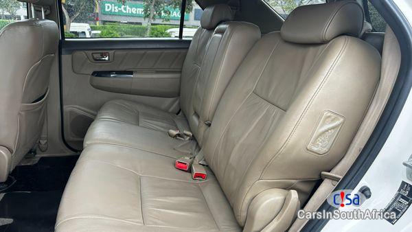 Toyota Fortuner 3.0 D4D Raised Body Auto 4X4 +27 685845776 Manual 2010 - image 5