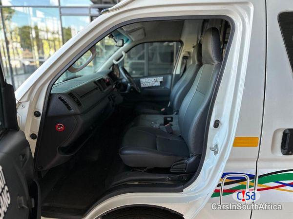 Toyota Quantum 2.5 D-4D Sesfikile 16-Seat Manual 2022 - image 4