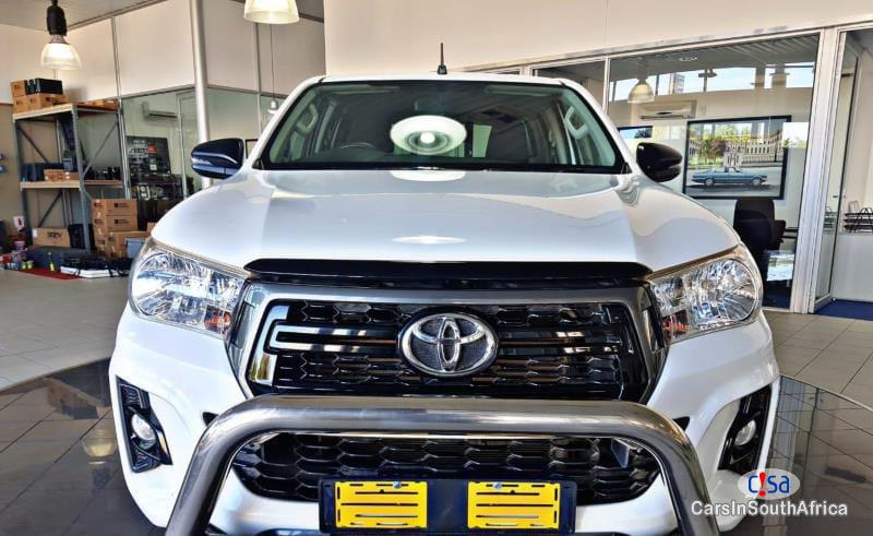 Toyota Hilux 2.8GD6 Extra Cab Manual 2022 - image 3