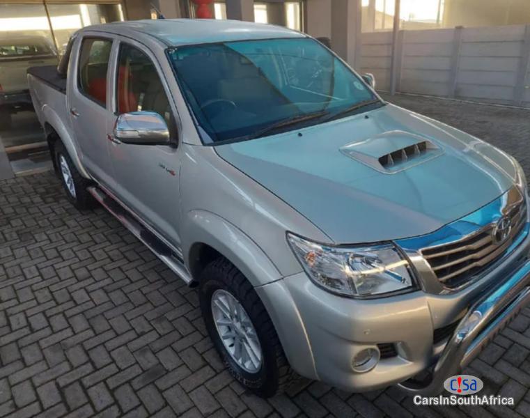 Toyota Hilux 3.0D4D Manual 2013 - image 2