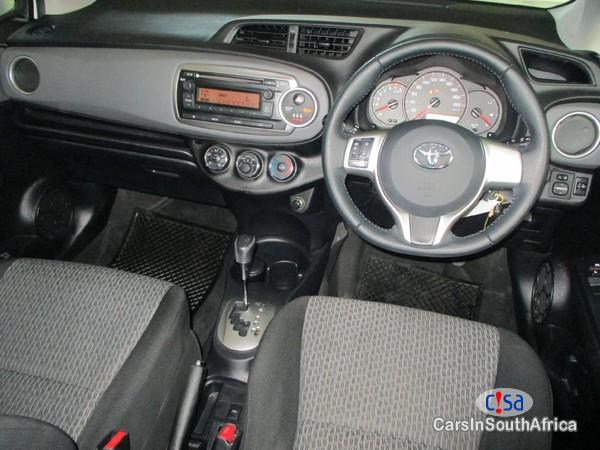 Toyota Yaris 1.3 Automatic 2014 - image 2