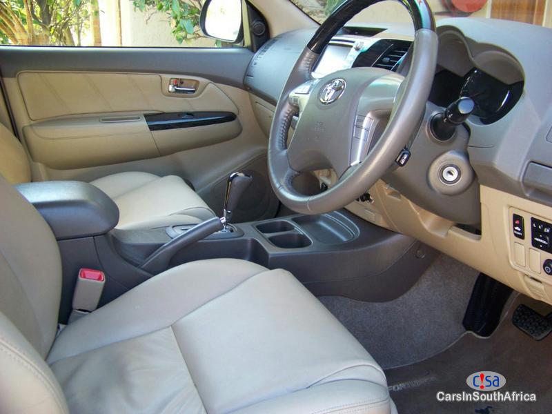 Toyota Fortuner Automatic 2012 - image 3