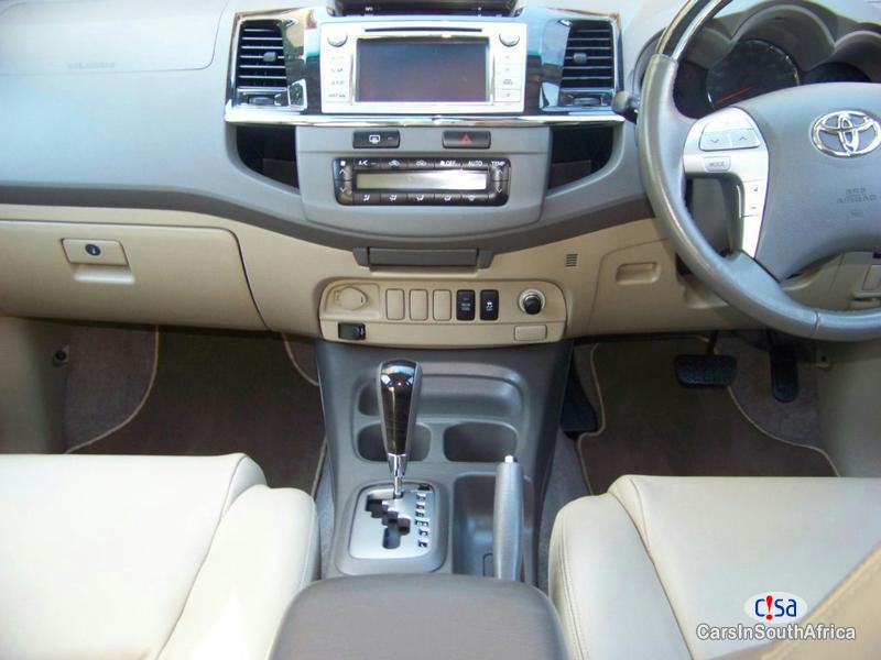 Toyota Fortuner Automatic 2012 - image 4