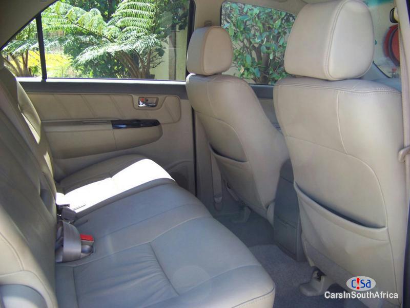 Toyota Fortuner Automatic 2012 - image 5