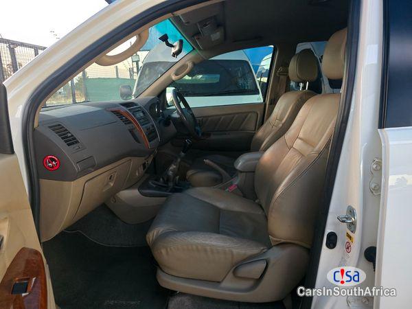 Toyota Fortuner 3.0 D-4D Raised Body Manual 2011 - image 3