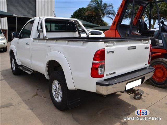 Toyota Hilux Manual 2014 - image 2