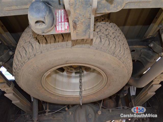 Toyota Hilux Manual 2014 - image 6