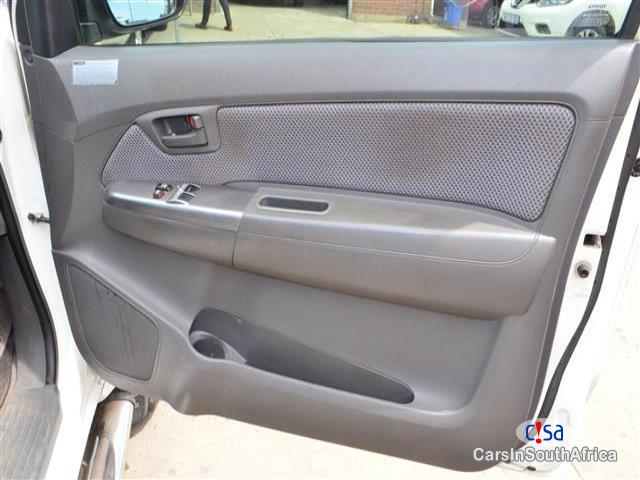Toyota Hilux Manual 2014 - image 7