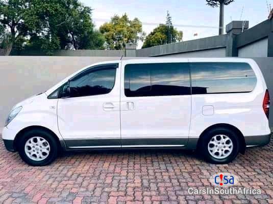 Pictures of Hyundai H-1 2.5 Crdi Automatic 2014