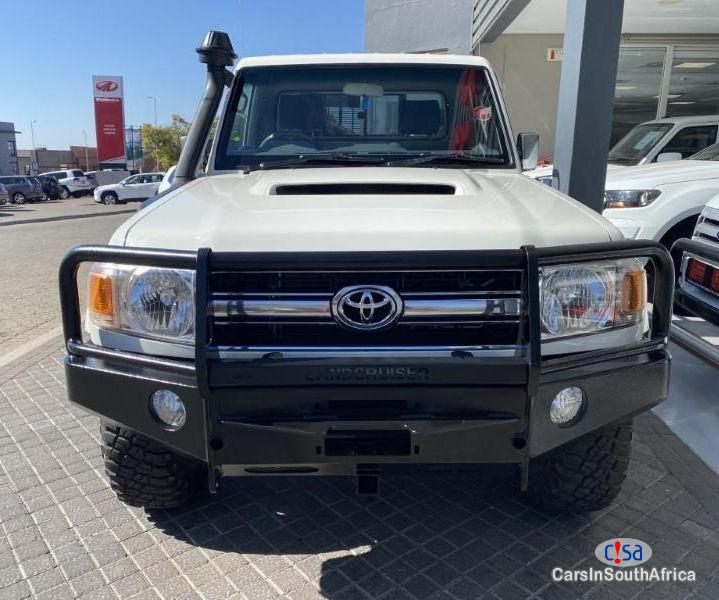 Picture of Toyota Land Cruiser V8 Manual 2015