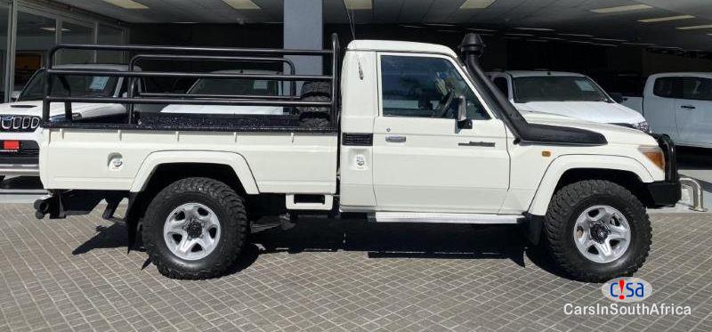 Toyota Land Cruiser V8 Manual 2015
