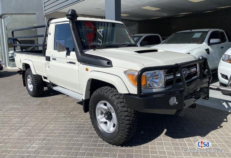 Toyota Land Cruiser V8 Manual 2015 in South Africa