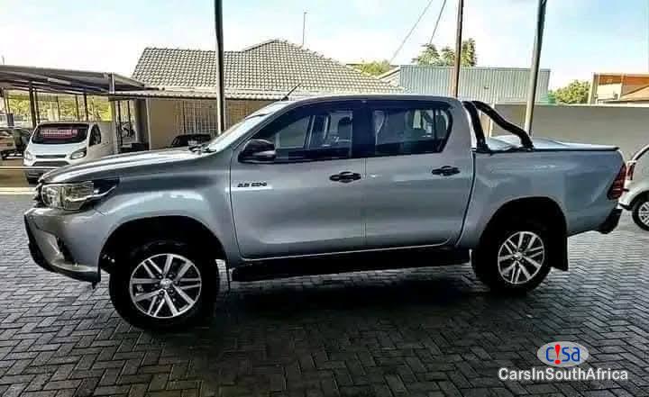 Toyota Hilux Automatic 2018 - image 3