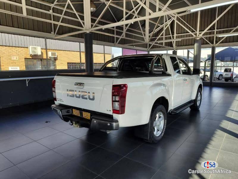 Isuzu KB300 Extended Cab LX Manual 2016 in South Africa