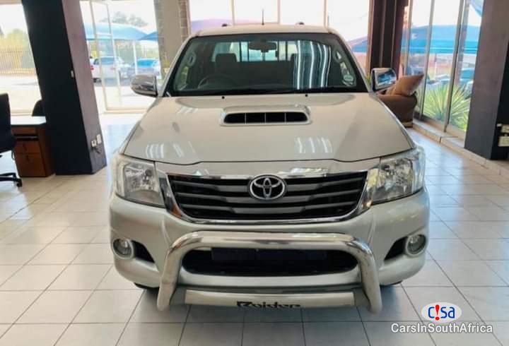 Toyota Hilux 3.0D Manual 2015 - image 2