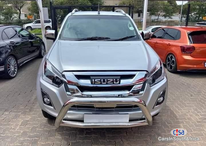 Isuzu KB300 KB300 Automatic 2017 - image 2