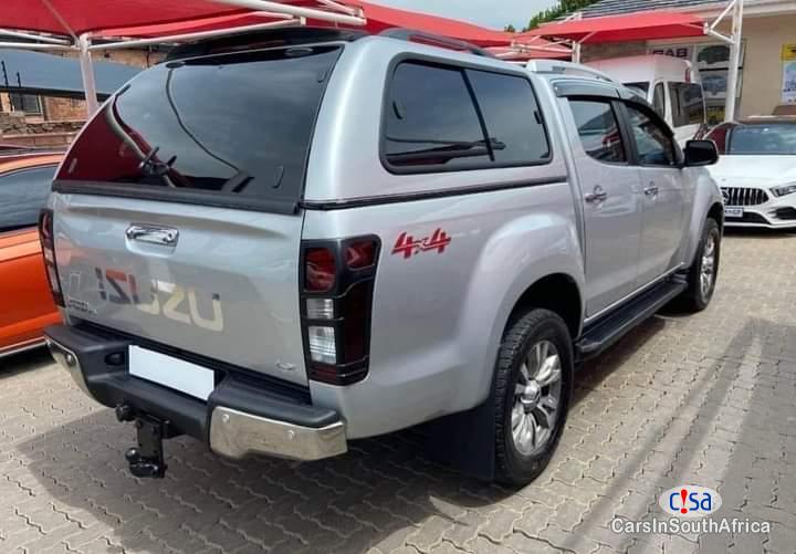 Isuzu KB300 KB300 Automatic 2017 - image 3