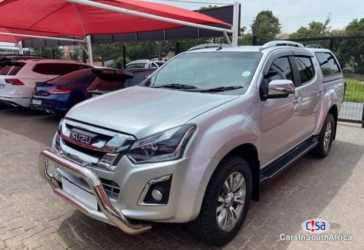 Isuzu KB300 KB300 Automatic 2017 - image 4