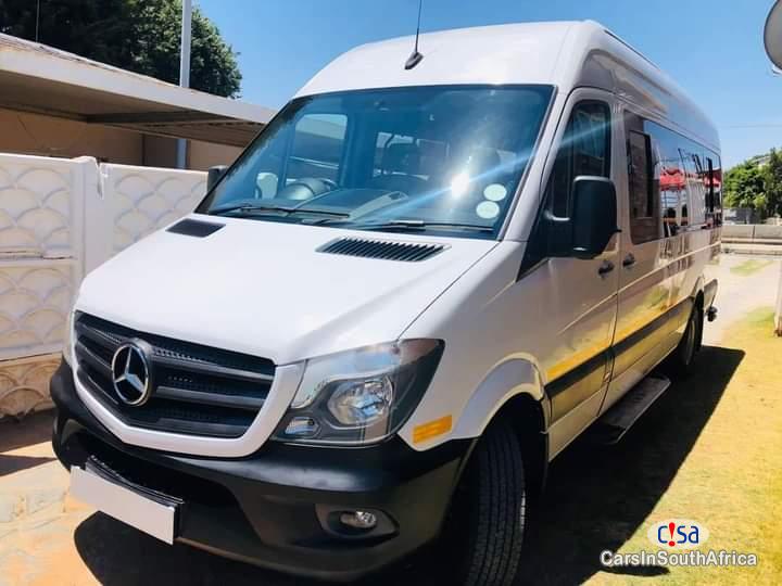Mercedes Benz 2.0 Manual 2018 - image 4