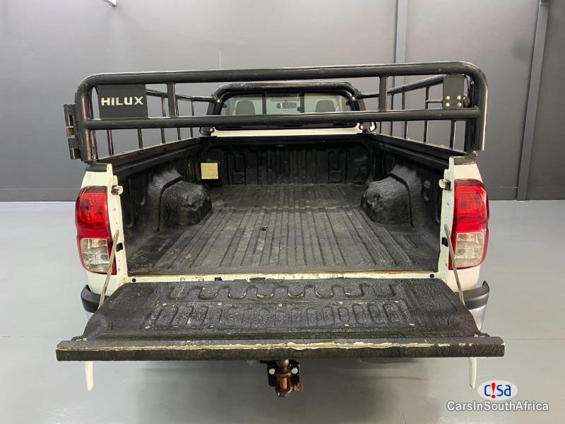 Toyota Hilux 2.8+27 78 321 4168 Manual 2018 - image 4