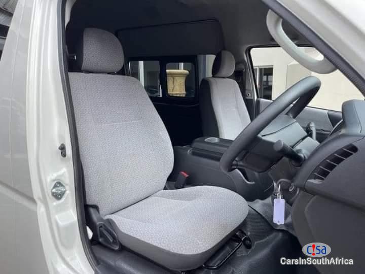 Toyota Quantum 2.5 Manual 2018 - image 3