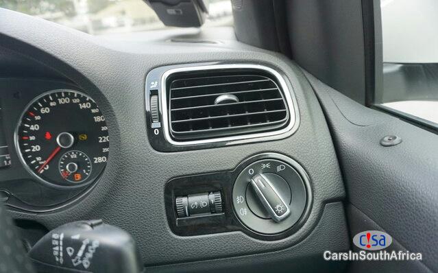 Volkswagen Polo Automatic 2014 - image 10