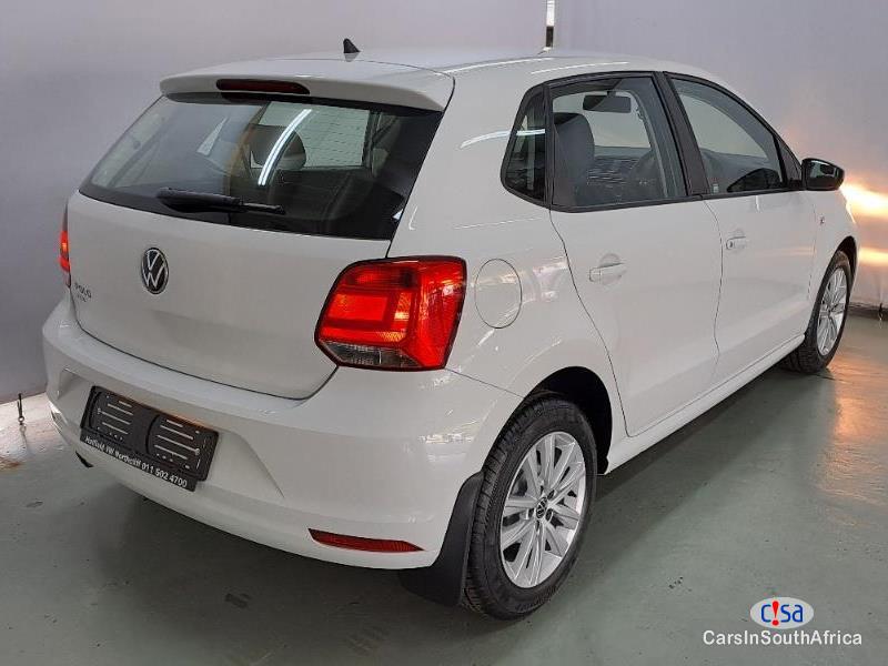 Volkswagen Polo Manual 2019 - image 2