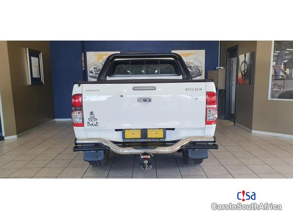 Toyota Hilux Manual 2015 - image 3