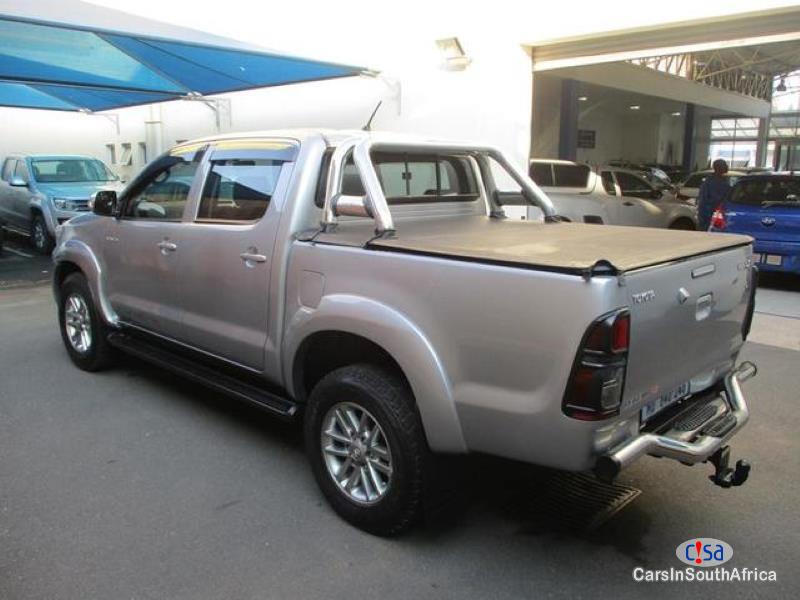Toyota Hilux Manual 2015 - image 3