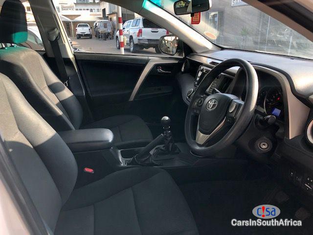 Toyota RAV-4 Manual 2015 - image 2