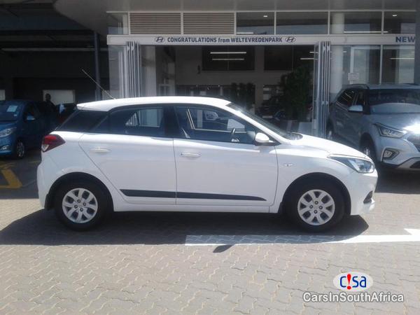 Hyundai i20 Manual 2016 - image 2