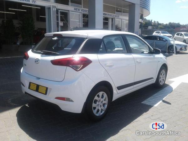 Hyundai i20 Manual 2016 - image 4