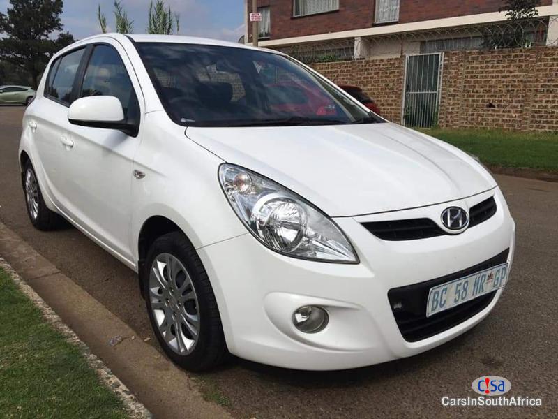 Hyundai i20 Manual 2011 - image 3