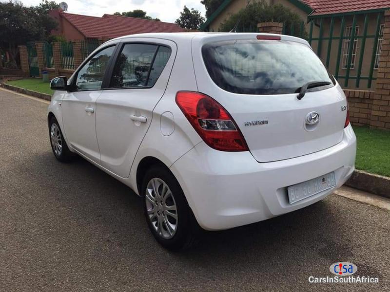 Hyundai i20 Manual 2011 - image 4