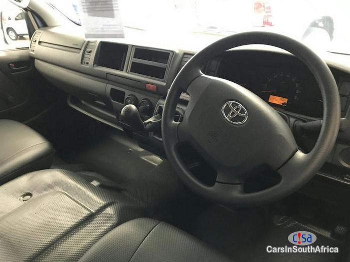 Toyota Quantum 2.5 Manual 2016 - image 4