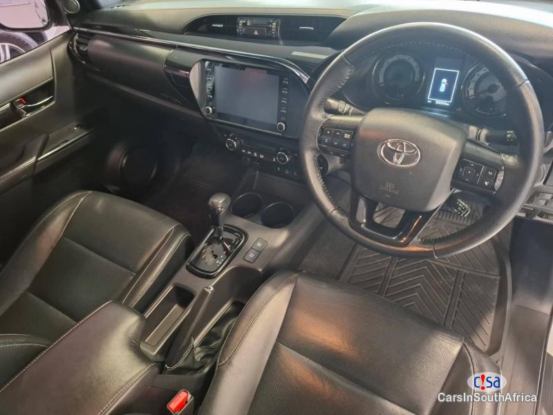 Toyota Hilux 2.8 GD-6 Legend-50 4x4 D/C Automatic 2019 - image 4