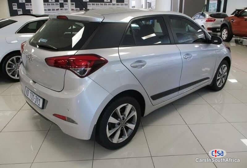Hyundai i20 1.2 Fluid 0658281312 Manual 2019 - image 2