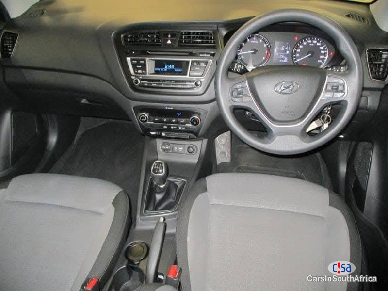 Hyundai i20 1.2 Fluid 0658281312 Manual 2019 - image 3