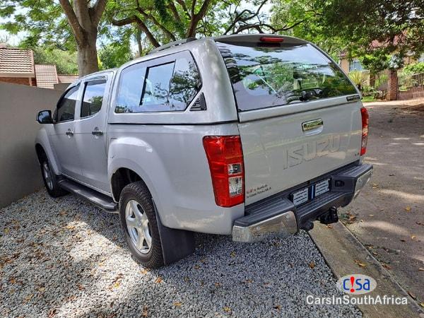Isuzu KB300 D-Teq LX Double-cab Manual 2014 - image 2