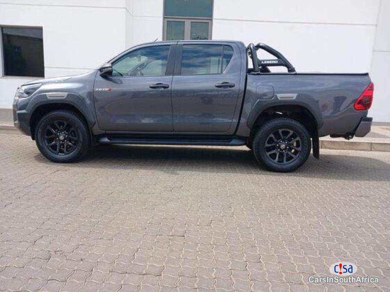 Toyota Hilux 2.8GD-6 DOUBLE CAB LEGEND { 0817687830 } Automatic 2021 - image 2