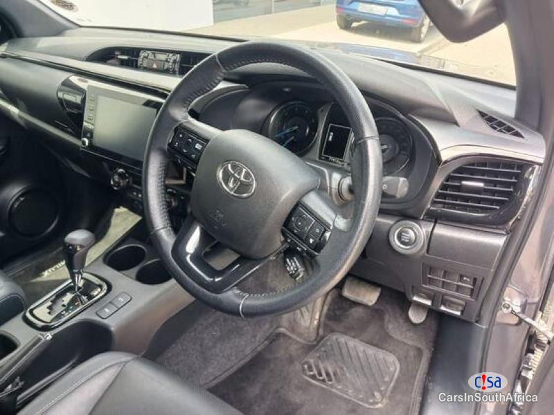 Toyota Hilux 2.8GD-6 DOUBLE CAB LEGEND { 0817687830 } Automatic 2021 - image 4