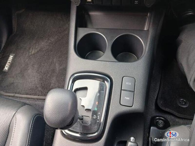 Toyota Hilux 2.8GD-6 DOUBLE CAB LEGEND { 0817687830 } Automatic 2021 - image 5