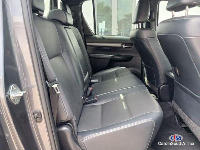 Toyota Hilux 2.8GD-6 DOUBLE CAB LEGEND { 0817687830 } Automatic 2021 - image 6