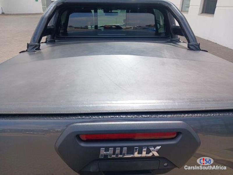 Toyota Hilux 2.8GD-6 DOUBLE CAB LEGEND { 0817687830 } Automatic 2021 - image 9