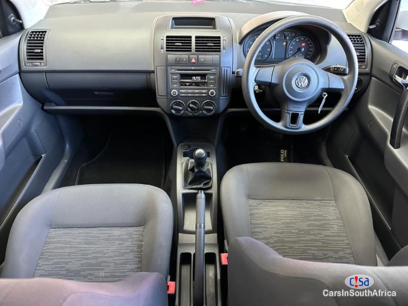 Volkswagen Polo 1.6 VIVO TREND-LINE { 0817687830 } Manual 2017 - image 2