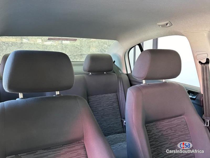 Volkswagen Polo 1.6 VIVO TREND-LINE { 0817687830 } Manual 2017 - image 4