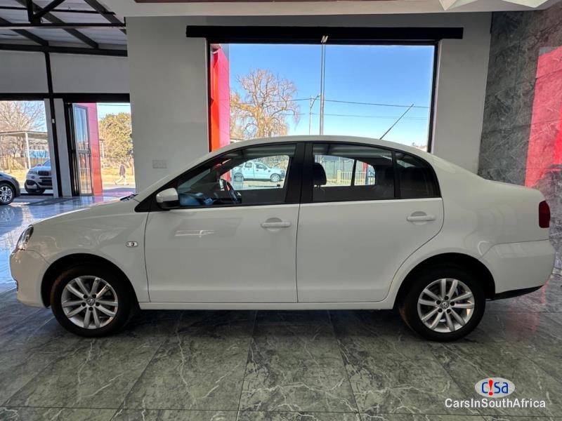 Volkswagen Polo 1.6 VIVO TREND-LINE { 0817687830 } Manual 2017 - image 5