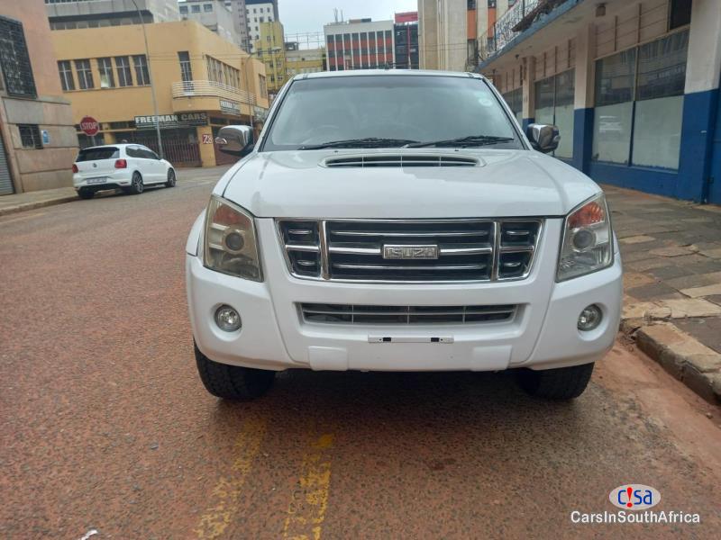 Pictures of Isuzu Trooper 2.0 Automatic 2014