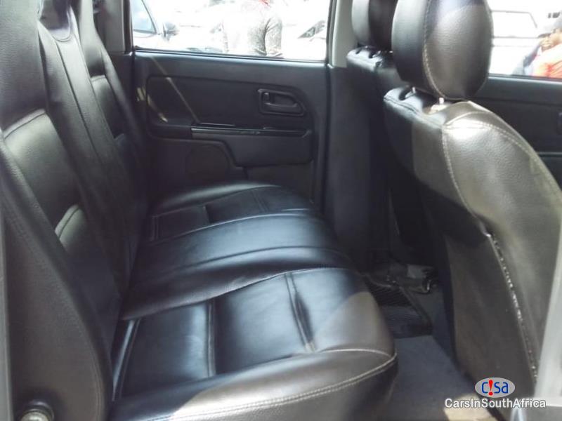 Isuzu Trooper 2.0 Automatic 2014 - image 5